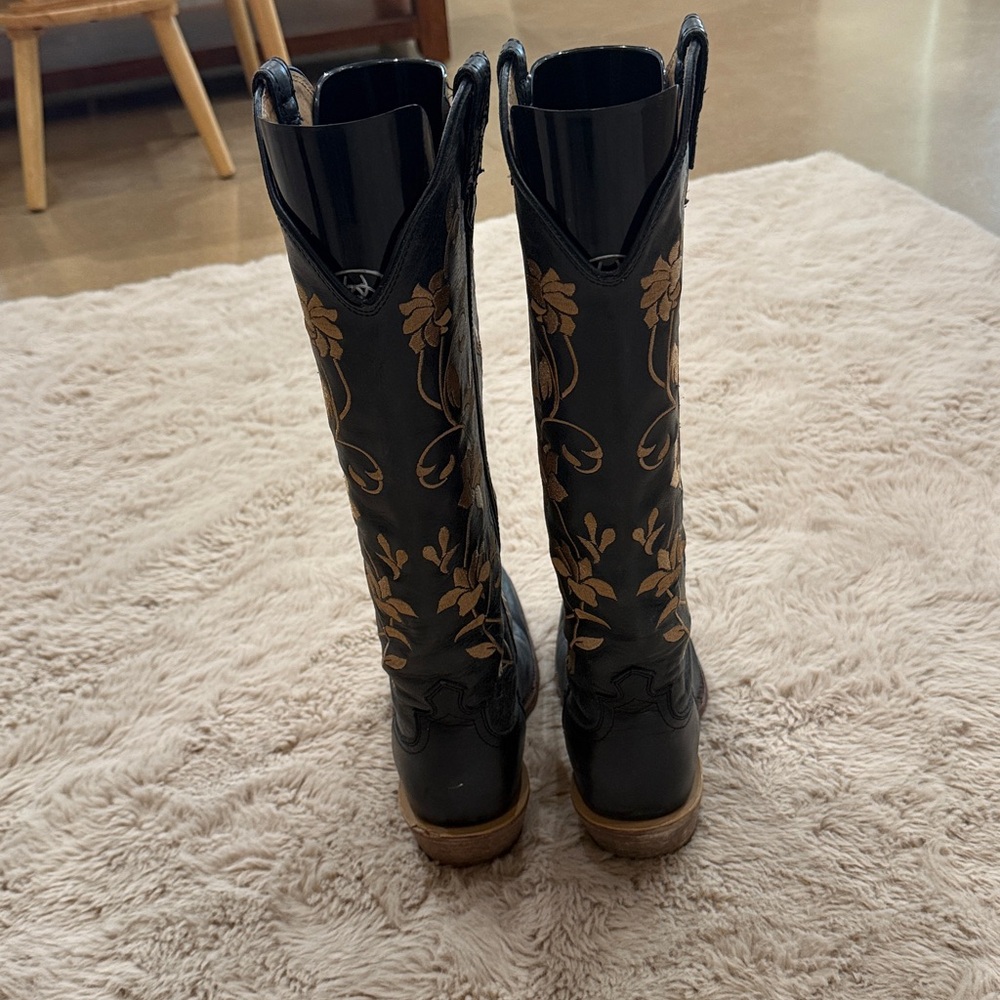 Women’s Twisted X tall black cowboy boots. - Picture 5 of 6